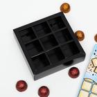 Коробка картонная с обечайкой под 9 конфет, черная, 13,7 х 13,7 х 3,5 см - Фото 3