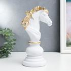 Сувенир полистоун "Шахматная фигура - Конь" белый с золотом 27х11,4х14,2 см - фото 9286058
