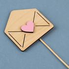 Топпер деревянный "Любовное послание" с аппликацией, розовый, 7,8х7,8 см  (артикул 7007973)  большой выбор товаров оптом и в розницу по низким ценам с доставкой