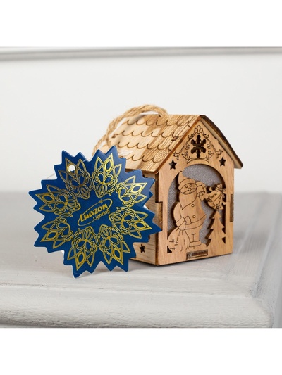 Ёлочная игрушка «Домик с Дедом Морозом с мешком», 8×6.5×6 см, от батареек, свечение тёплое белое