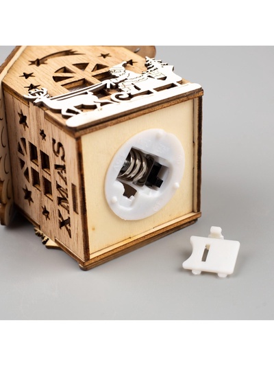 Ёлочная игрушка «Домик с Дедом Морозом на санках», 8×7×5.5 см, от батареек, свечение тёплое белое