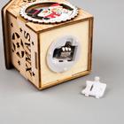 Ёлочная игрушка «Домик со снеговиками», 8×7×5.5 см, от батареек, свечение тёплое белое - Фото 4