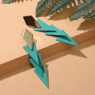 Серьги висячие «Модерн» кристаллы, цвет изумрудный в золоте