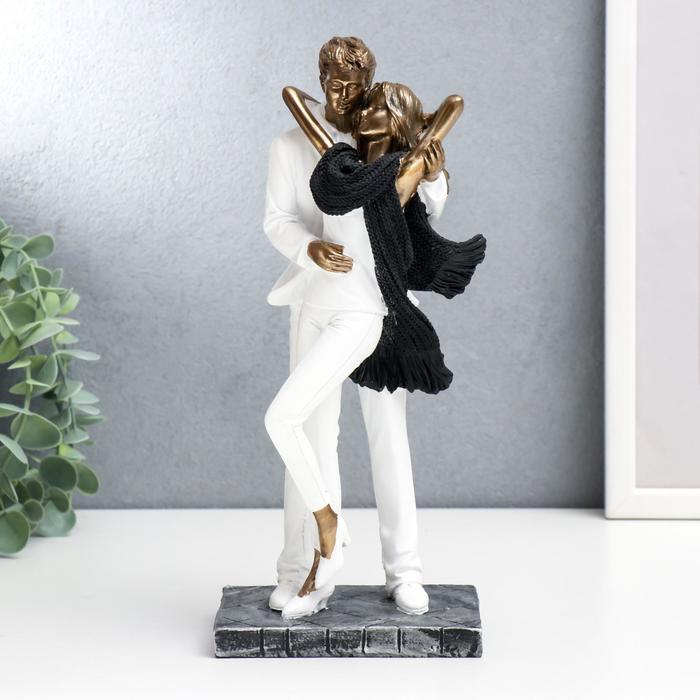 Фигурка полистоун «Влюблённые в белой одежде, с шарфом», под бронзу, 25×9×12 см - Фото 1