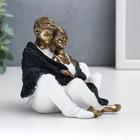 Фигурка полистоун «Влюблённые в белой одежде, нежность и объятия», 12×10.5×12 см - Фото 2