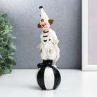 Фигурка полистоун «Клоун в колпаке на шаре», чёрно-белый с золотом, 18×5.5×7.5 см - Фото 4