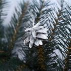 Гирлянда хвойная "Зимняя сказка с серебристыми шишками" d-32 см, дл 270 см - фото 31099568