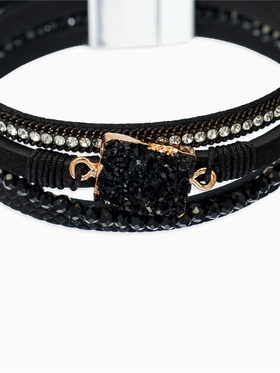 бело-чёрный в золоте