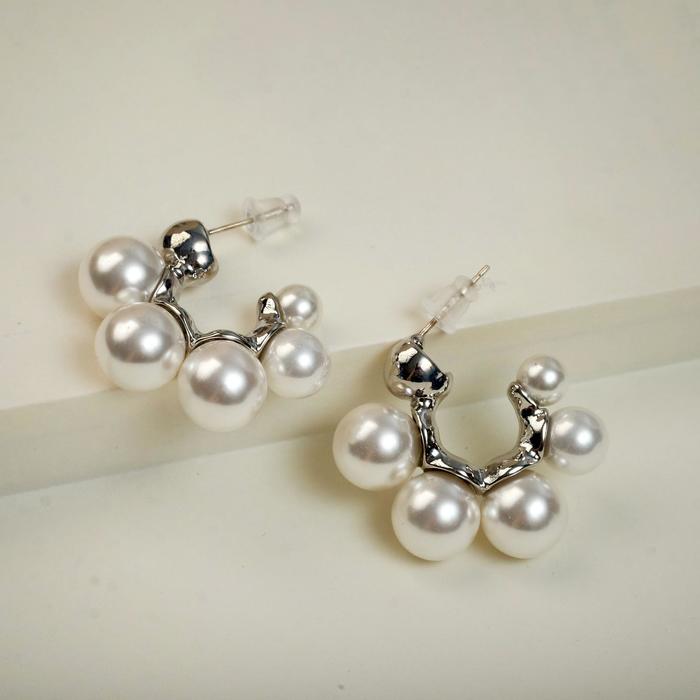 Серьги-кольца «Крупный жемчуг» мятый полукруг, цвет белый в серебре, d=3 см - Фото 1