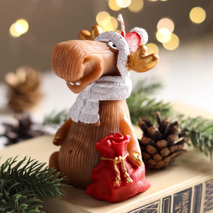 Свеча декоративная "Лось на санках", 12.9х7,2х14.5 см - Фото 1