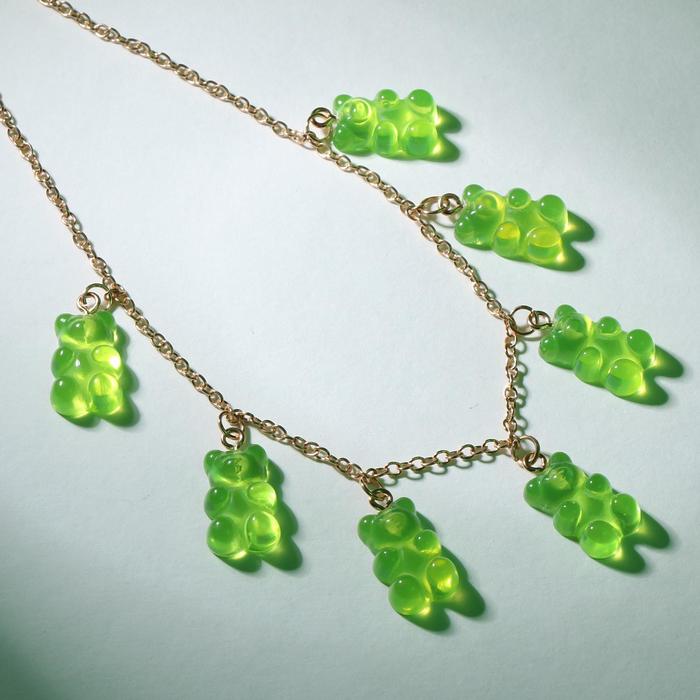 Колье «Мармеладные мишки» на тонкой цепочке, цвет зелёный в золоте, 35см - Фото 1