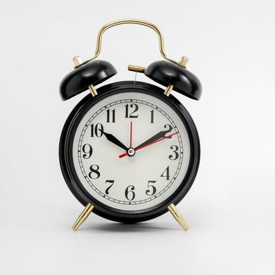 Будильник «Пеннант», с подсветкой, d=9 см, 17×11.5 см, от батарейки АА, чёрный