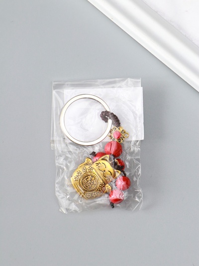 Брелок для ключей на кольце «Нэцкэ: Кот манэки-нэко», под золото, 9×3×0.8 см