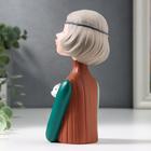 Сувенир полистоун "Малышка с каре, губки трубочкой, с котом-рыбой" 15,5х6х7 см - фото 21318627