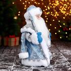 Дед Мороз "В голубой шубе, с посохом и подарками" двигается, 22х30 см - фото 3729980