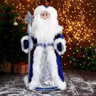 Дед Мороз "В сине-серебристой шубе, с узорным посохом" двигается, 25х50 см - фото 321297273