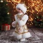 Снегурочка под ёлку «Зимнее волшебство. В пышной шубке» с золотистыми украшениями, 30 см - Фото 2