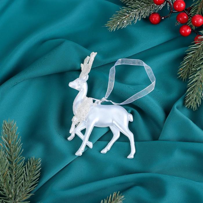 Ёлочная игрушка «Зимнее волшебство. Олень величие блеск» пластик, 9х12,5 см, белый - Фото 1