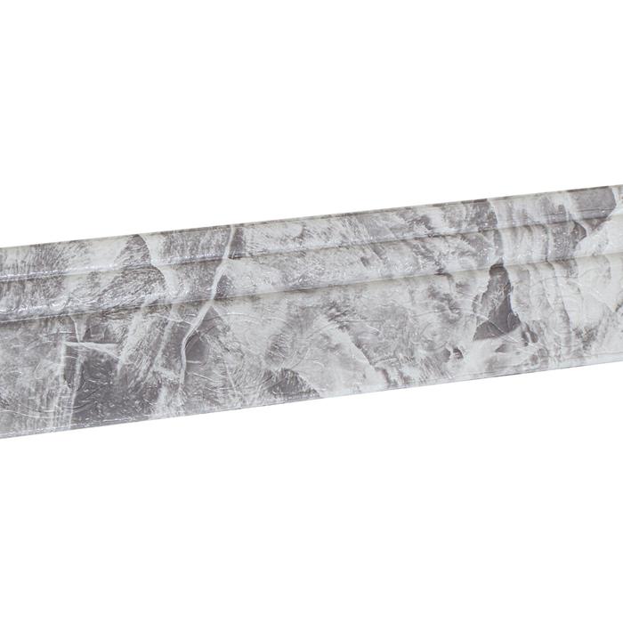 Самоклеящийся ПВХ плинтус 3D серо-белый с узором, 2,3м - Фото 1
