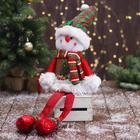 Мягкая игрушка "Снеговик в новогоднем костюме - длинные ножки" 12х62 см - Фото 1