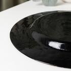 Тарелка стеклянная подстановочная Magistro «Дэш», d=33 см, цвет чёрный/золотой - Фото 3