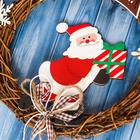 Подвеска новогодняя "Венок-веточки с Дедом Морозом" d-18 см - фото 26975346