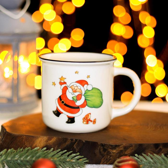 Кружка фарфоровая Доляна «Дедушка Мороз», 380 мл, цвет белый - Фото 1