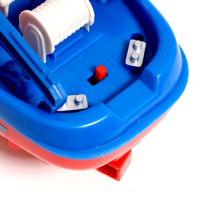 Катер «Городская Гавань», плавает, стреляет водой, работает от батареек