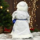 Дед Мороз "В синей шубе, с посохом и шариком" двигается, 22х45 см - фото 3731689