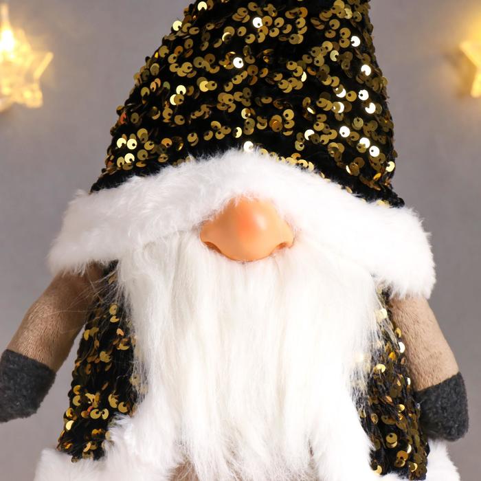 Кукла интерьерная "Дед Мороз в золотом колпаке и жилетке с пайетками" 55х16х22 см - фото 1907283910
