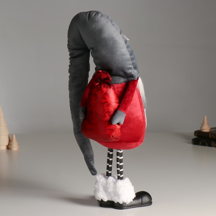 Кукла интерьерная "Дед Мороз в бордовом кафтане, в сером колпаке со снежинками" 42х13х18 см   626011 - фото 1907284791
