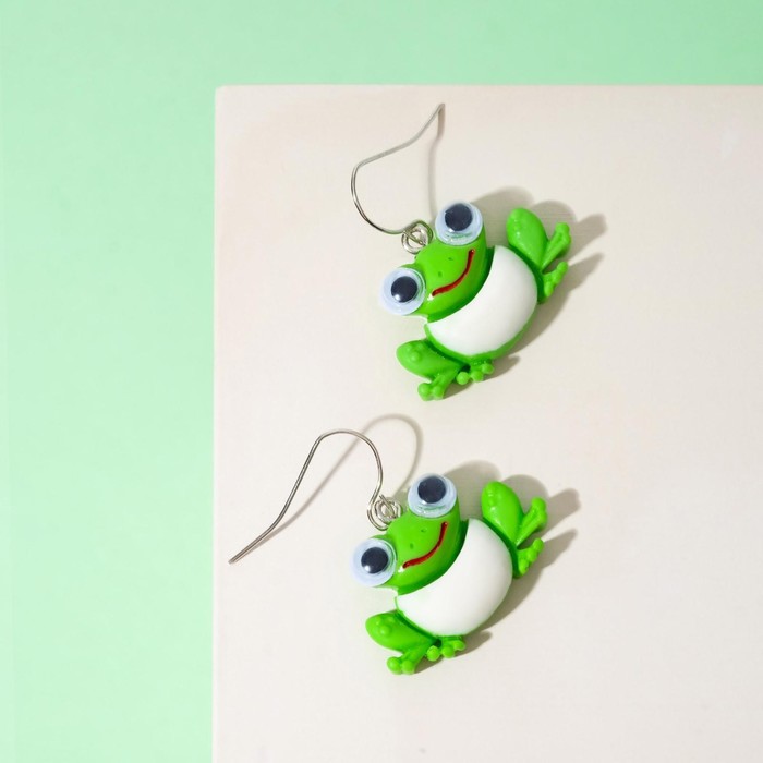 Серьги "Выбражулька" лягушки, цвет зелёный в серебре - Фото 1