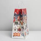 Пакет подарочный новогодний крафтовый «Праздничный городок», 28 х 32 х 15 см - фото 21345519
