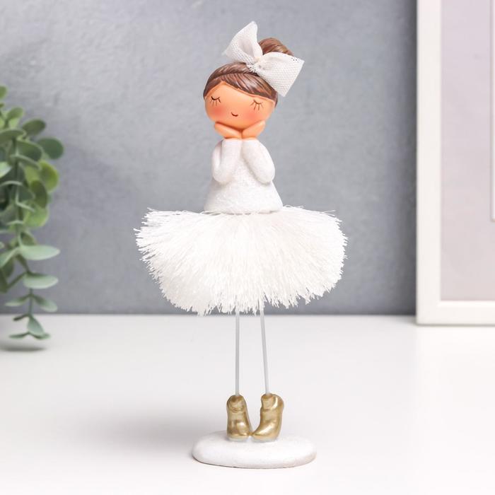 Фигурка полистоун «Малышка с большим бантом и юбкой-кисточкой», 17.6×4.8×5 см
