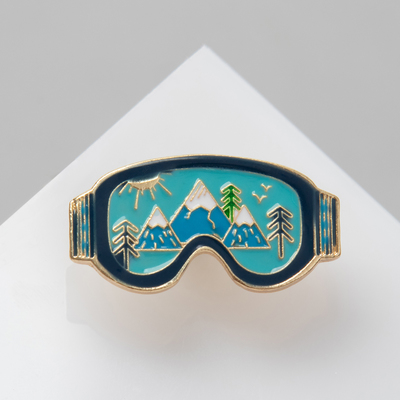 Значок «Очки сноубордиста» виды, цветной в золоте