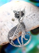 Брошь «Галиотис» кошка грациозная, зелёная в чернёном серебре 7326248