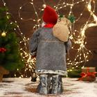 Дед Мороз под ёлку «Зимнее волшебство. Новогодняя игрушка в шубке и варежках» двигается, 45 см - Фото 3