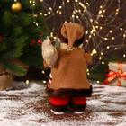 Дед Мороз "В коричневой шубке, с посохом" двигается, 11х30 см - фото 3863235