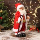 Дед Мороз "В красном костюмчике с орнаментом, с посохом" двигается, 20х40 см - фото 3863260