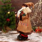 Дед Мороз "В коричневой шубке, с посохом" двигается, 20х50 см - фото 3863270