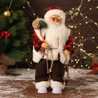 Дед Мороз "В клетчатом тулупе, с фонариком" двигается, ботинки светятся, 17х35 см - фото 108523693