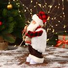 Дед Мороз "В клетчатом тулупе, с колокольчиком" двигается, ботинки светятся, 13х28 см - Фото 2
