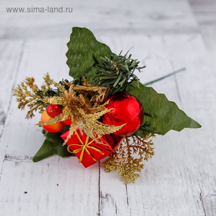 Декор "Новогоднее чудо" веточка с ягодками и подарком 20 см - Фото 1