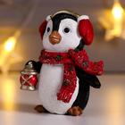 Сувенир полистоун "Пингвинёнок Рико в наушниках и шарфе, с фонариком" красный 8х4,5х6,5 см - Фото 4