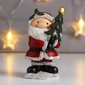 Сувенир полистоун 'Дед Мороз в красной шубе, с ёлочкой' 10,5х5,5х7 см