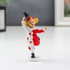 Сувенир полистоун "Танцующий клоун с цилиндром" красно-белый 8х3х4,5 см - фото 10876090