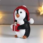 Сувенир полистоун "Пингвинёнок Тико в красной шапке-ушанке, с подарком" 8,5х6х6 см - Фото 4