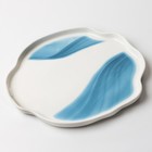 Тарелка керамическая неровный край «Разводы», 27 см, цвет бело-голубой - Фото 4