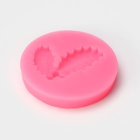 Молд для заливки «Листья с ягодами», силикон, 5.3?1 см, розовый (комплект 3 шт)