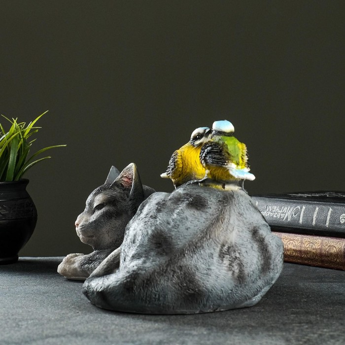 Садовая фигура "Кошка лежащая с птичками" 17х27х17см - фото 1907302142